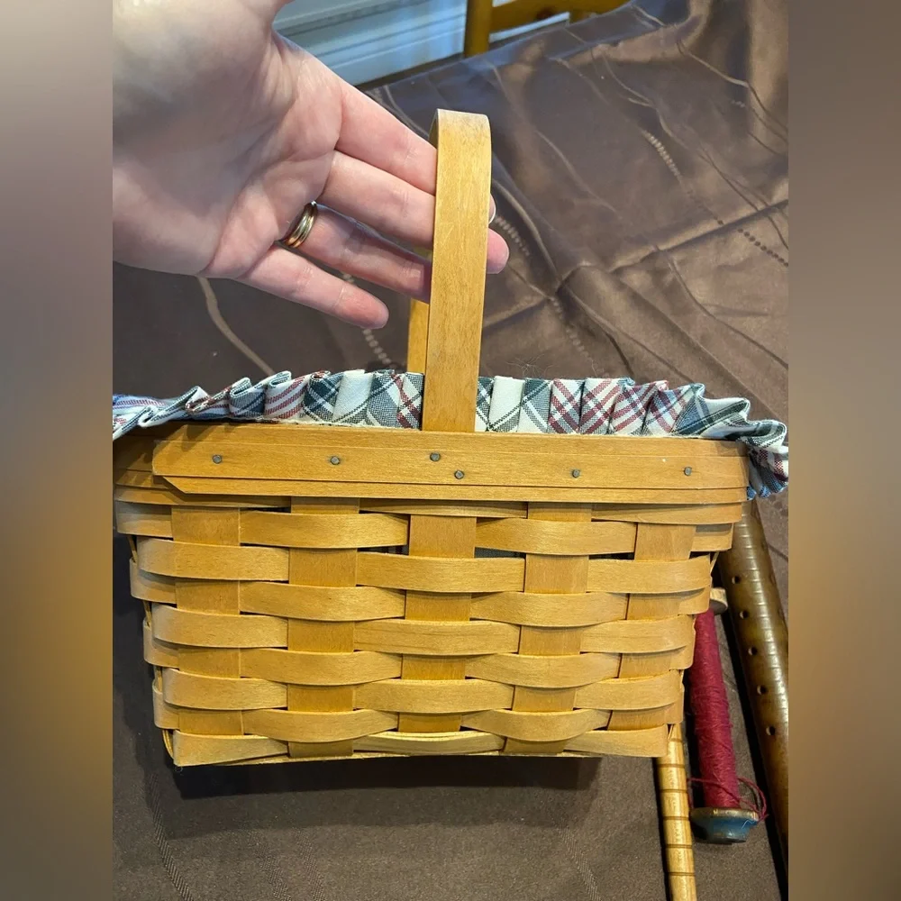 Longaberger basket 2005, comes with vintage wooden bobbin spools (6 spools)